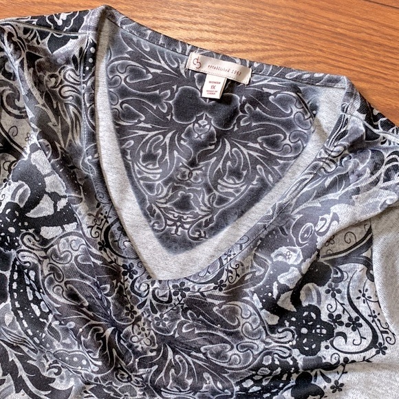 cb established 1962 women’s l/sleeve  top paisley design front and sleeves 1X - Picture 9 of 13